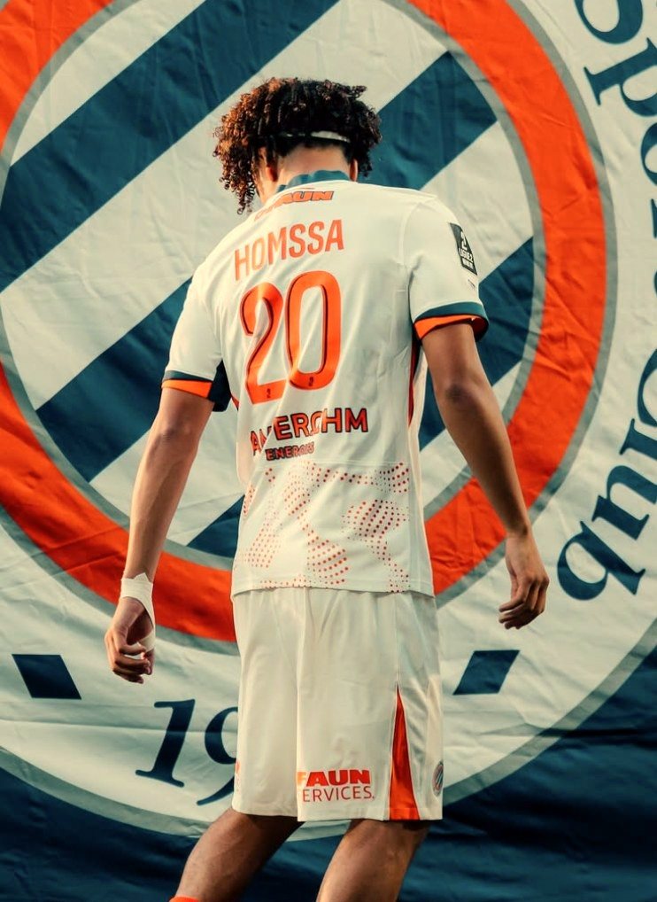 Nabil Homssa de dos, maillot HOMSSA 20